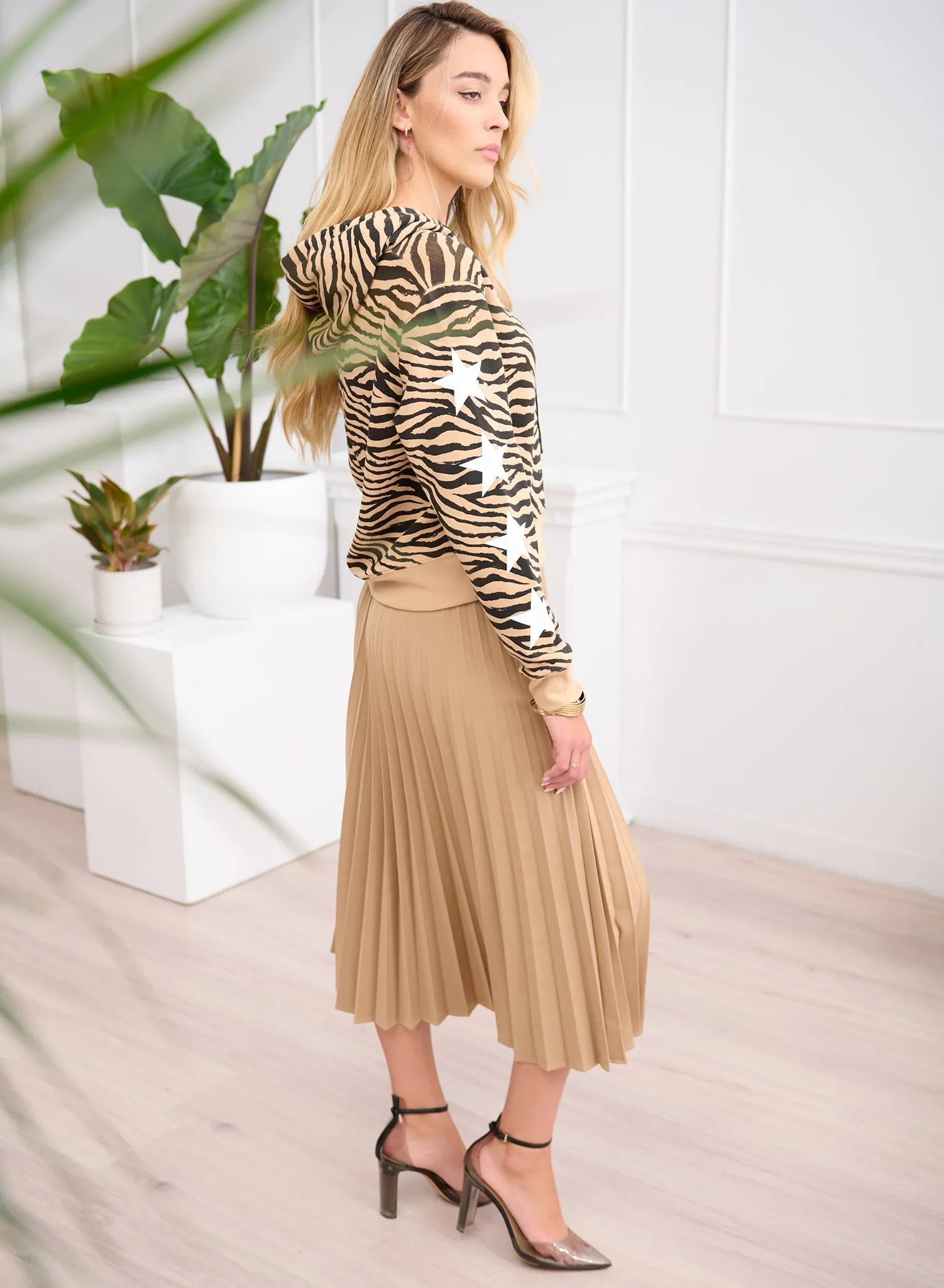 SLEEVE STAR TIGER - Crop Pullover Hoodie sold by Ruumur product image thumbnail 2