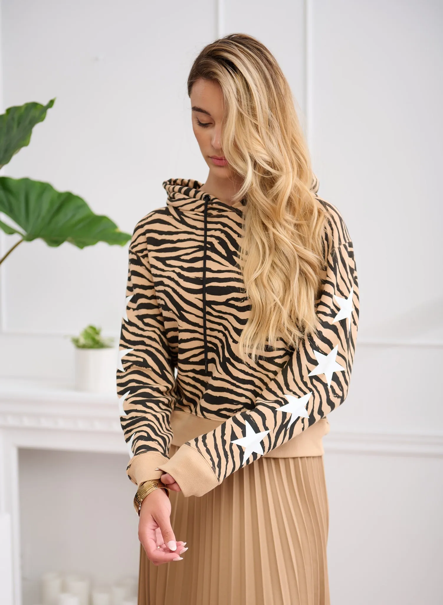 SLEEVE STAR TIGER - Crop Pullover Hoodie sold by Ruumur