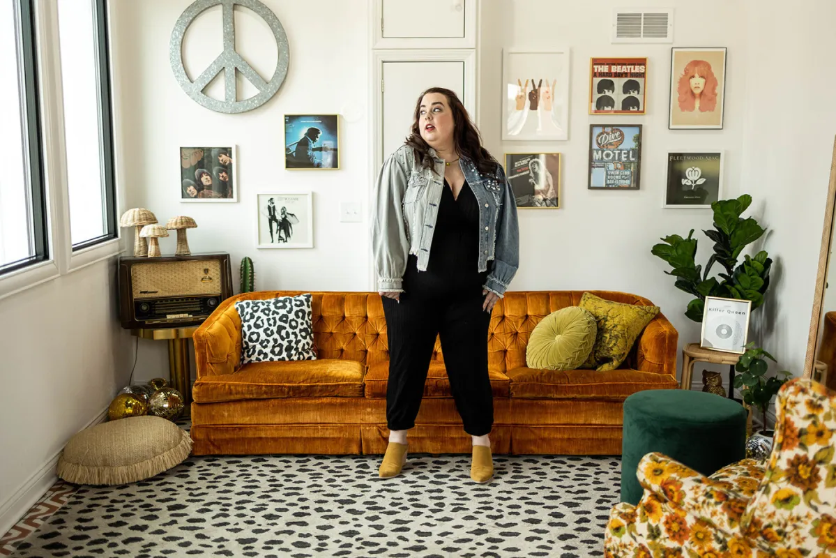 kenz jumper in black sold by Ruumur