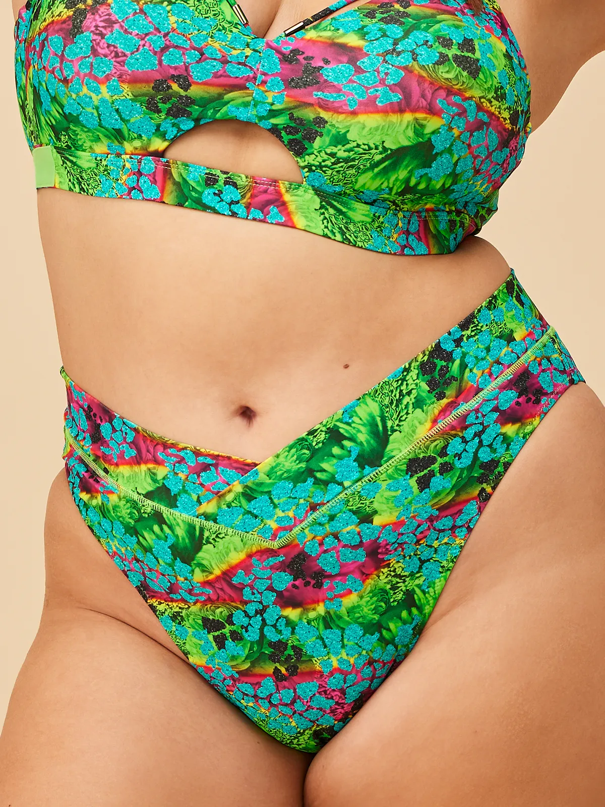 V High Waist Bottom sold by SHEFIT