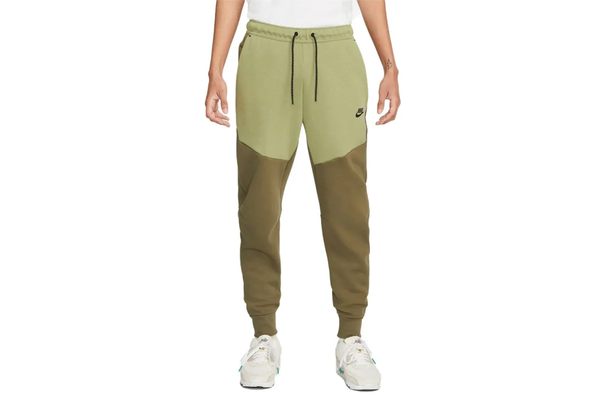 NSW Tech Fleece Jogger sold by Schrittmacher Sneakerhandlung