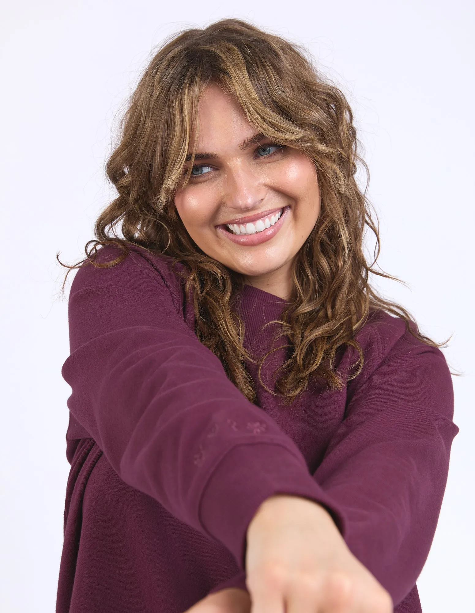 Elm Melbourne Crew Merlot sold by Shine On product image thumbnail 3