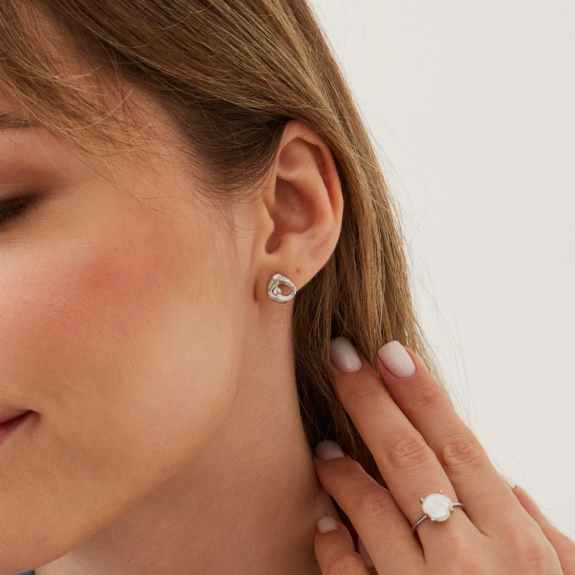 Natural Irregular Baroque Pearl Adjustable Sterling Silver Hammered Ring sold by Spero London product image thumbnail 4