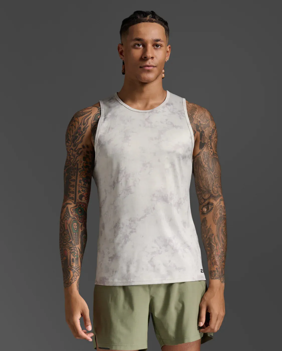 2XU Mens Aero Tank-Carbon/Moon sold by Sportsmans Warehouse