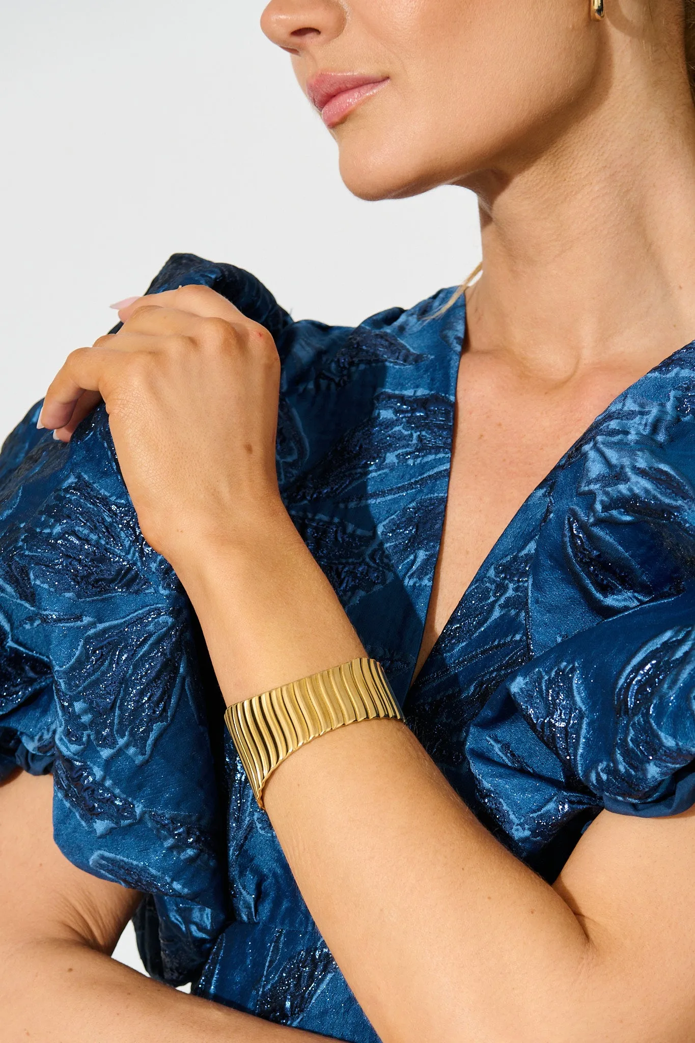 Sora Bangle in Gold 18K Gold sold by St Frock product image thumbnail 4