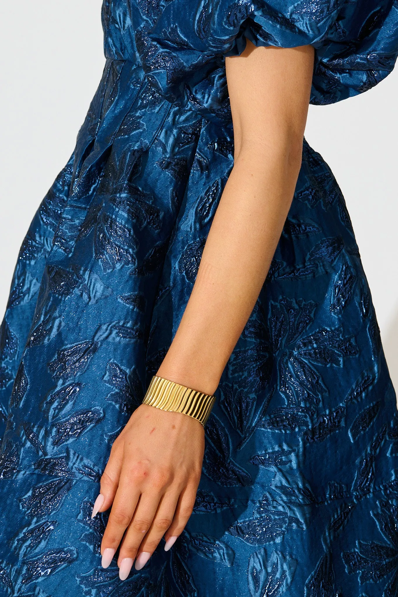 Sora Bangle in Gold 18K Gold sold by St Frock product image thumbnail 2