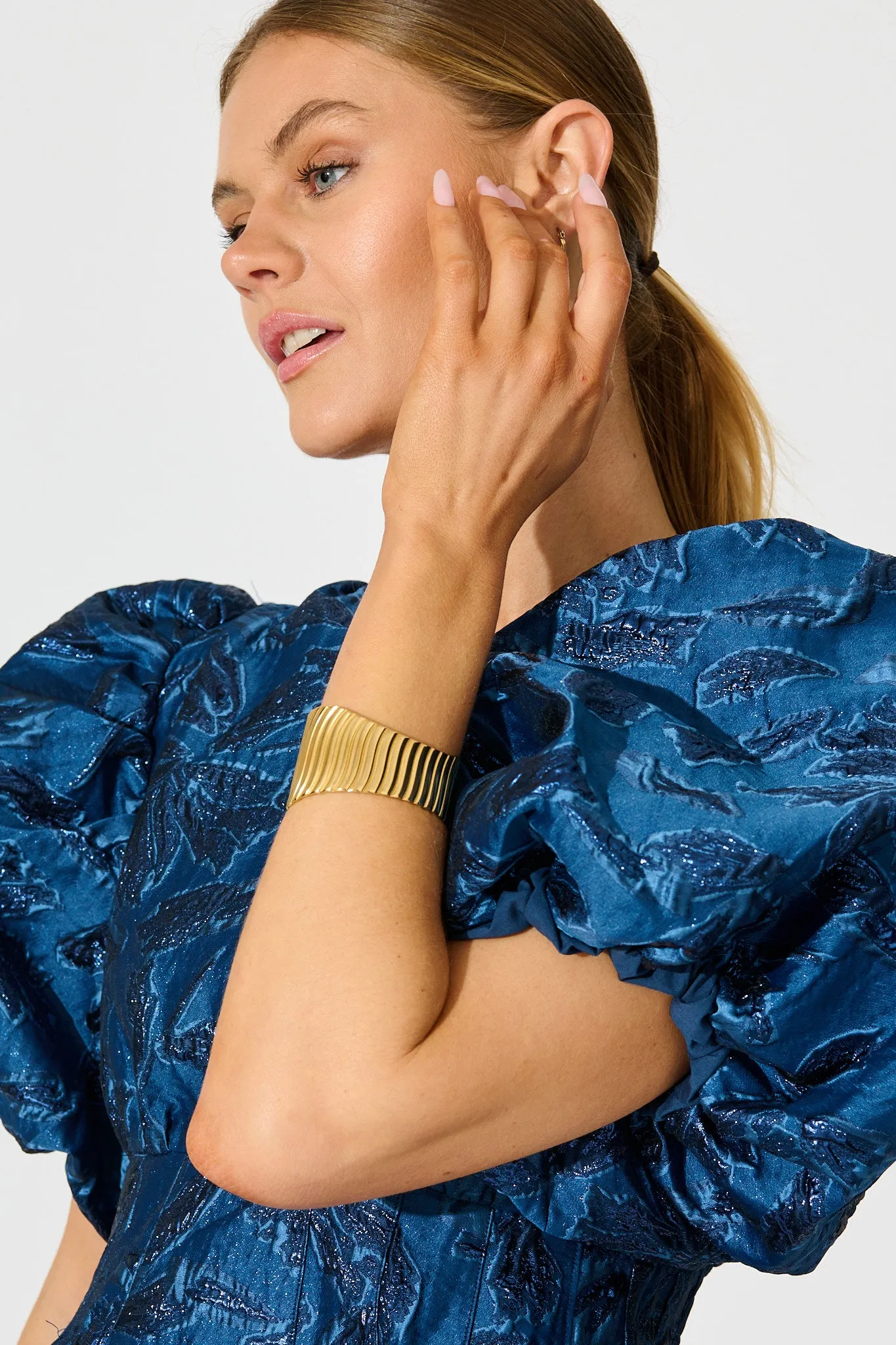 Sora Bangle in Gold 18K Gold sold by St Frock product image thumbnail 3