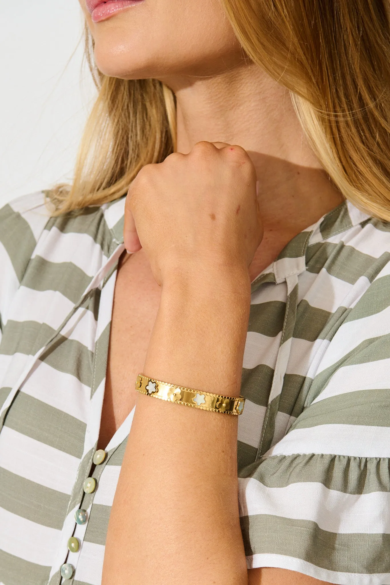 Denzel Bangle in 18K Gold sold by St Frock product image thumbnail 4