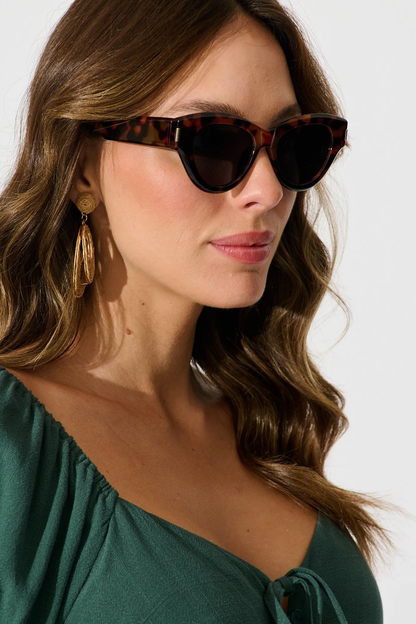 Blanc Round Frame Sunglasses in Dark Tort sold by St Frock product image thumbnail 3
