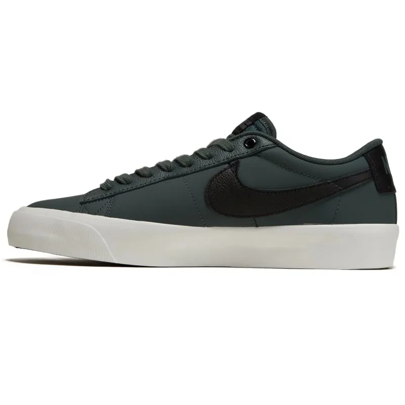 Nike SB BLAZER LOW PRO GT - VINTAGE GREEN/BLACK - 300 VINTAGE GREEN/BLACK-VINTAGE GREEN made by Nike
