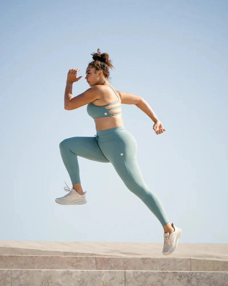 Vuori DAILY LEGGING - GARLAND sold by Sun Diego Boardshops product image thumbnail 4