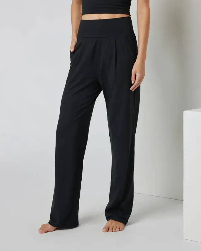 Vuori Lux At Ease Straight - Black sold by Sun Diego Boardshops