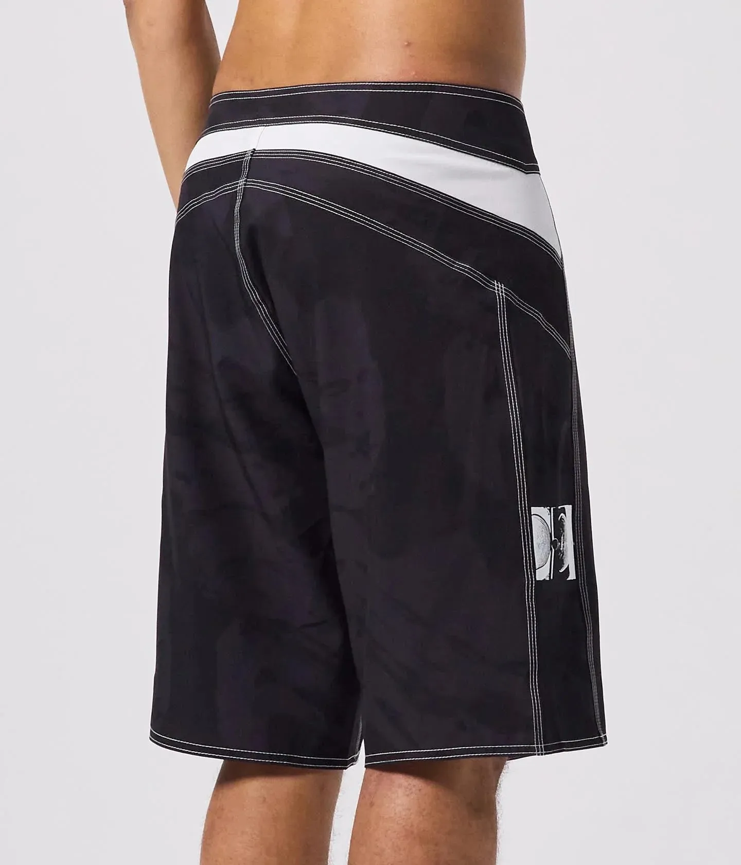 Former Distort Tracer 20.5" Trunk - Black sold by Sun Diego Boardshops product image thumbnail 4