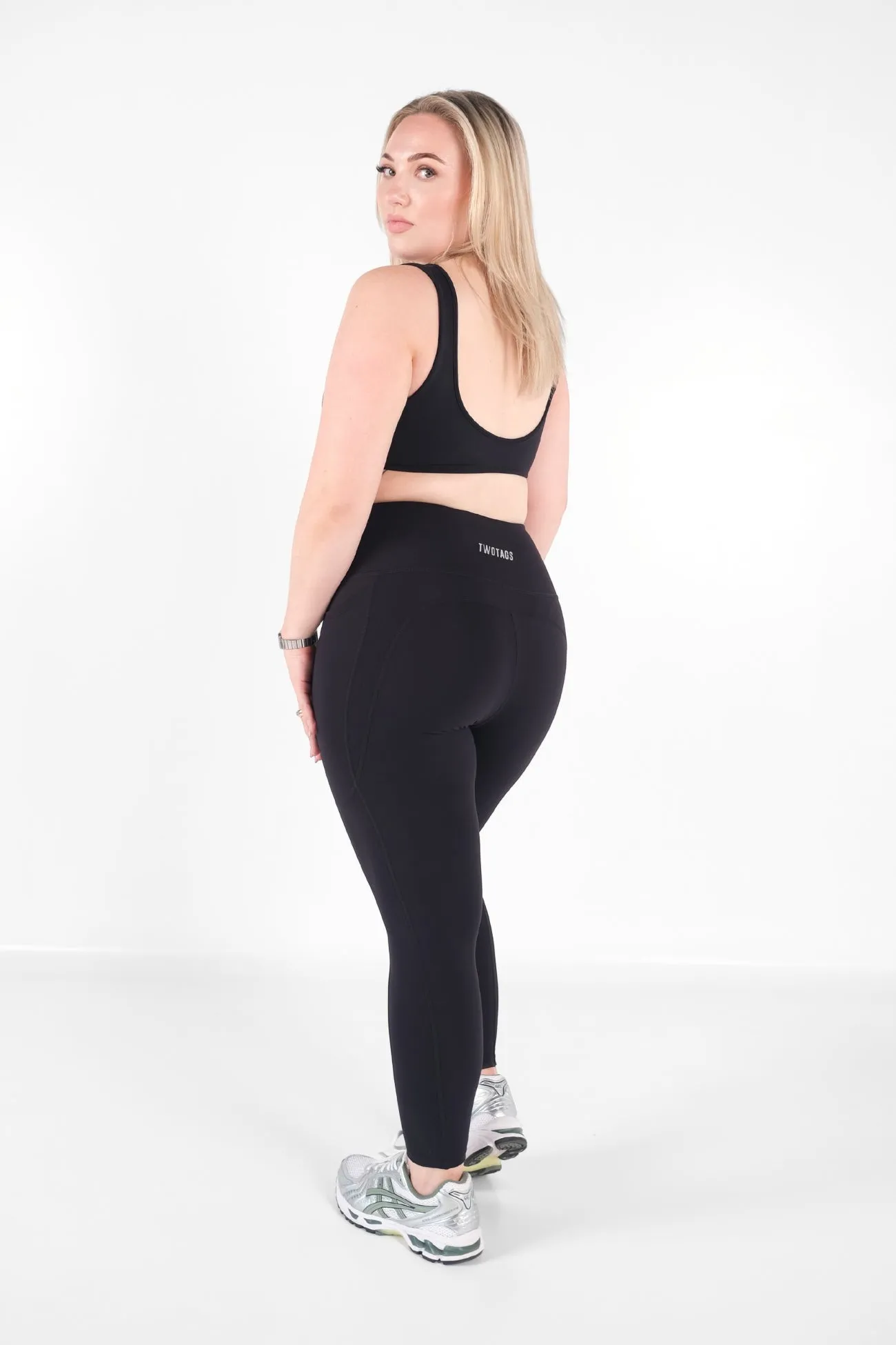 Ardor V2 Highwaisted Leggings - Black sold by TWOTAGS product image thumbnail 3