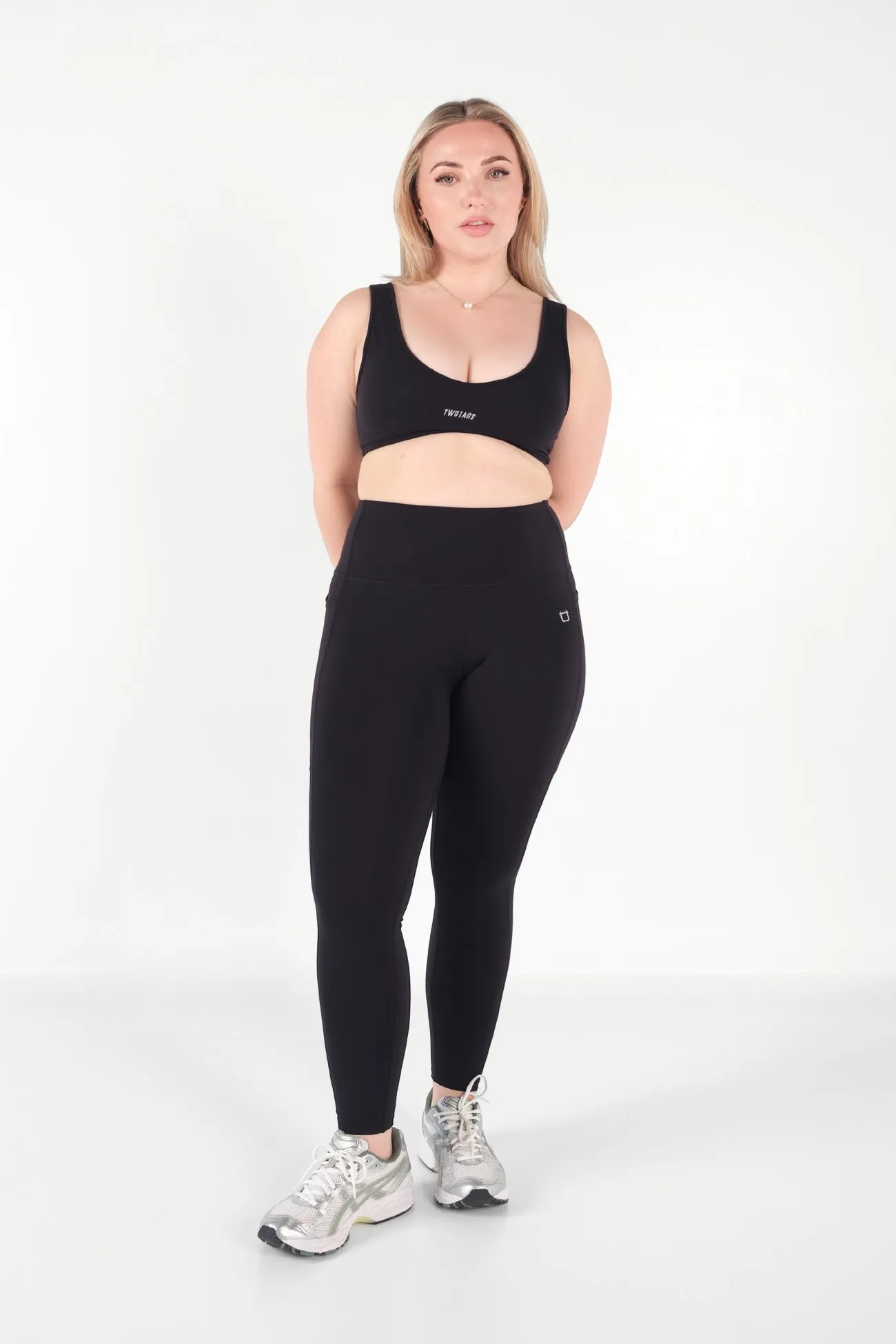 Ardor V2 Highwaisted Leggings - Black sold by TWOTAGS