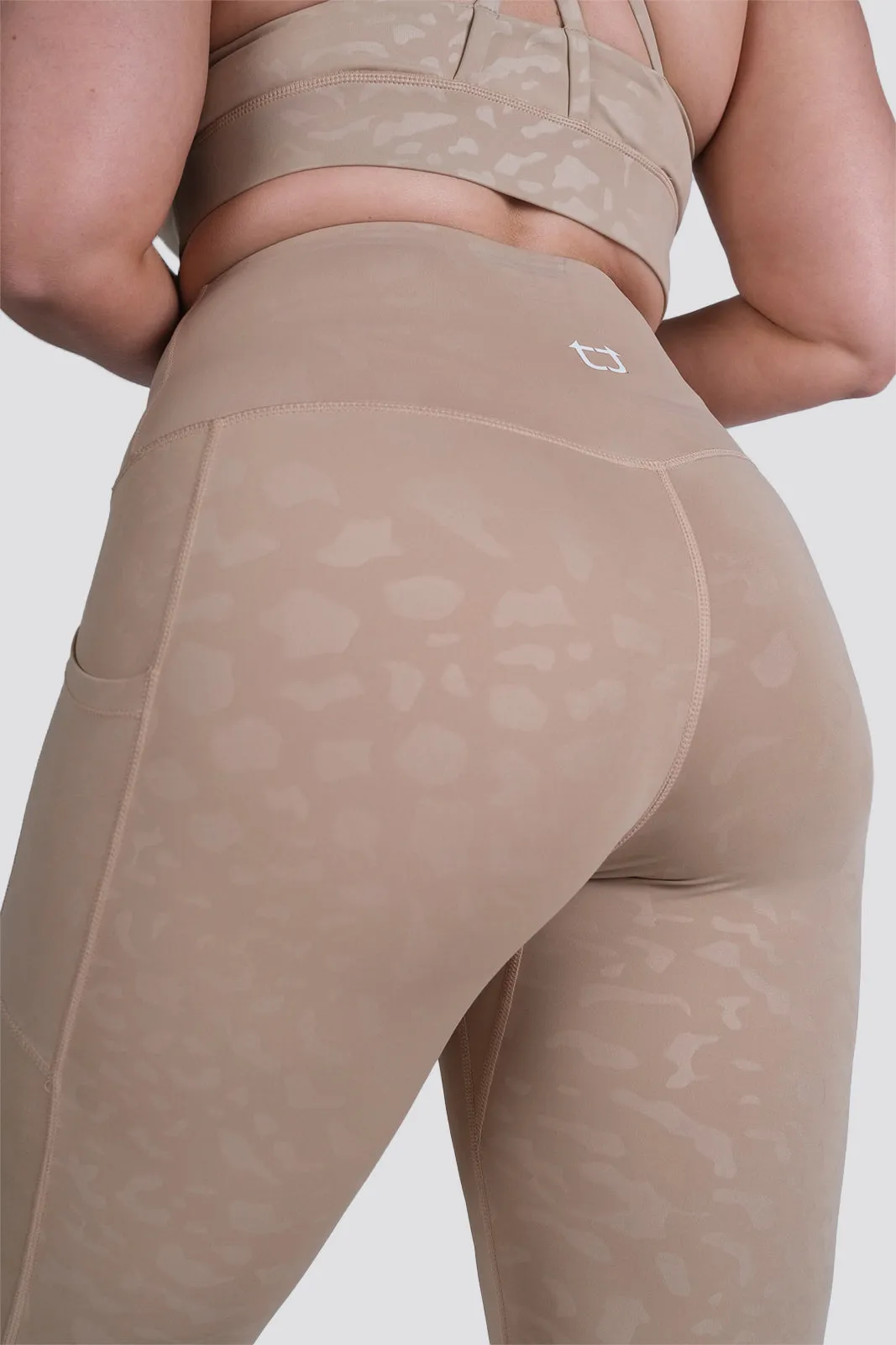 Knurling Leopard 7/8 Highwaisted Leggings - Ivory sold by TWOTAGS product image thumbnail 4
