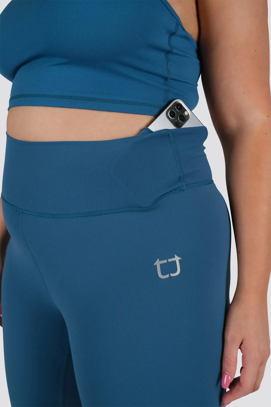Stellar 3/4 Highwaisted Leggings - Sapphire sold by TWOTAGS product image thumbnail 4