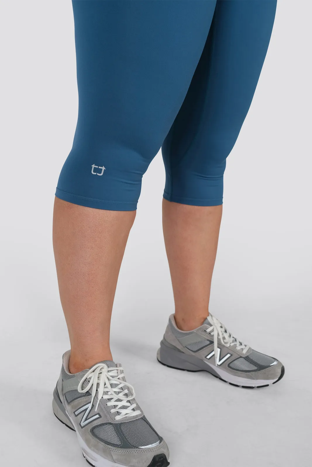 Stellar 3/4 Highwaisted Leggings - Sapphire sold by TWOTAGS product image thumbnail 5
