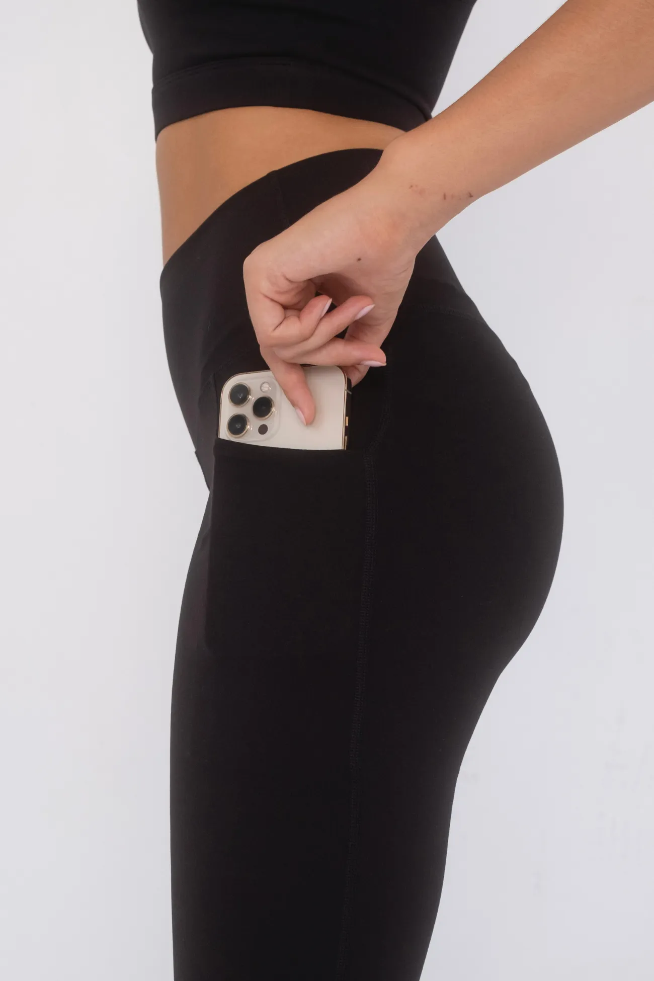 Aura Flare Pocket (Seamless) Leggings - Black sold by TWOTAGS product image thumbnail 5