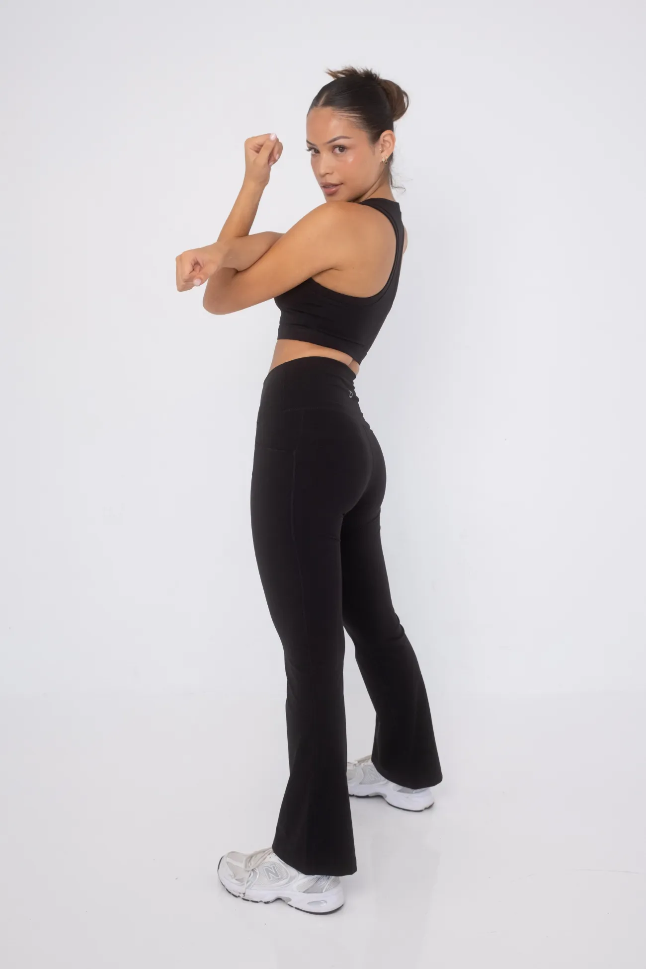 Aura Flare Pocket (Seamless) Leggings - Black sold by TWOTAGS product image thumbnail 3