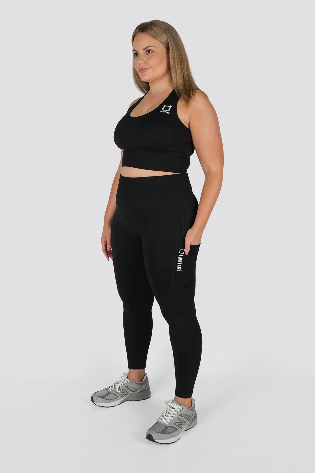 Seamless Movement Highwaisted Leggings - Black sold by TWOTAGS product image thumbnail 2