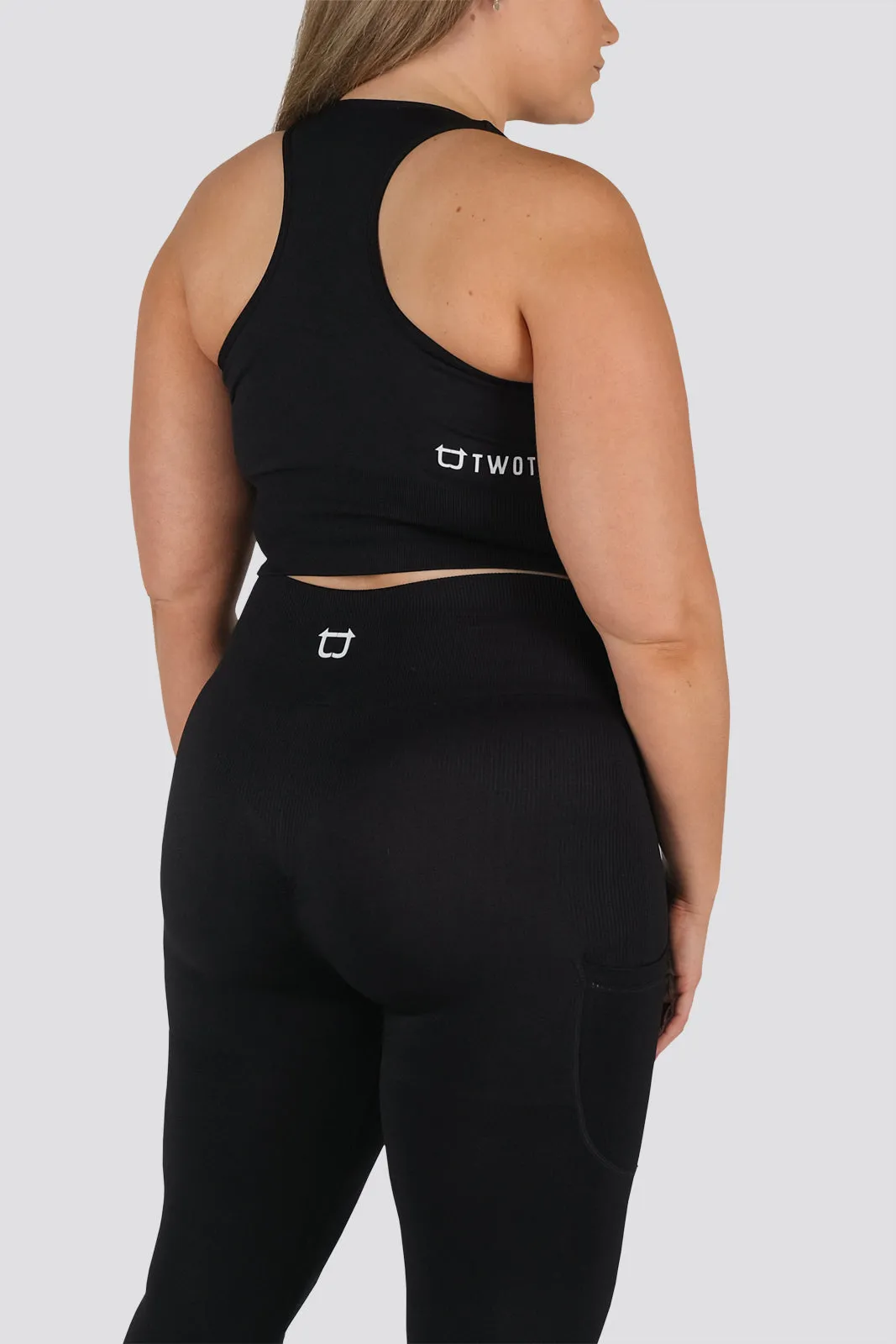 Seamless Movement Highwaisted Leggings - Black sold by TWOTAGS product image thumbnail 4