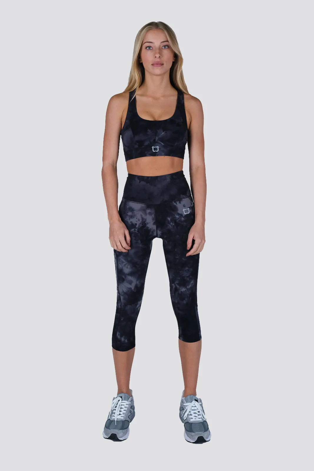 Aloha 7/8 Highwaisted Leggings - Black sold by TWOTAGS