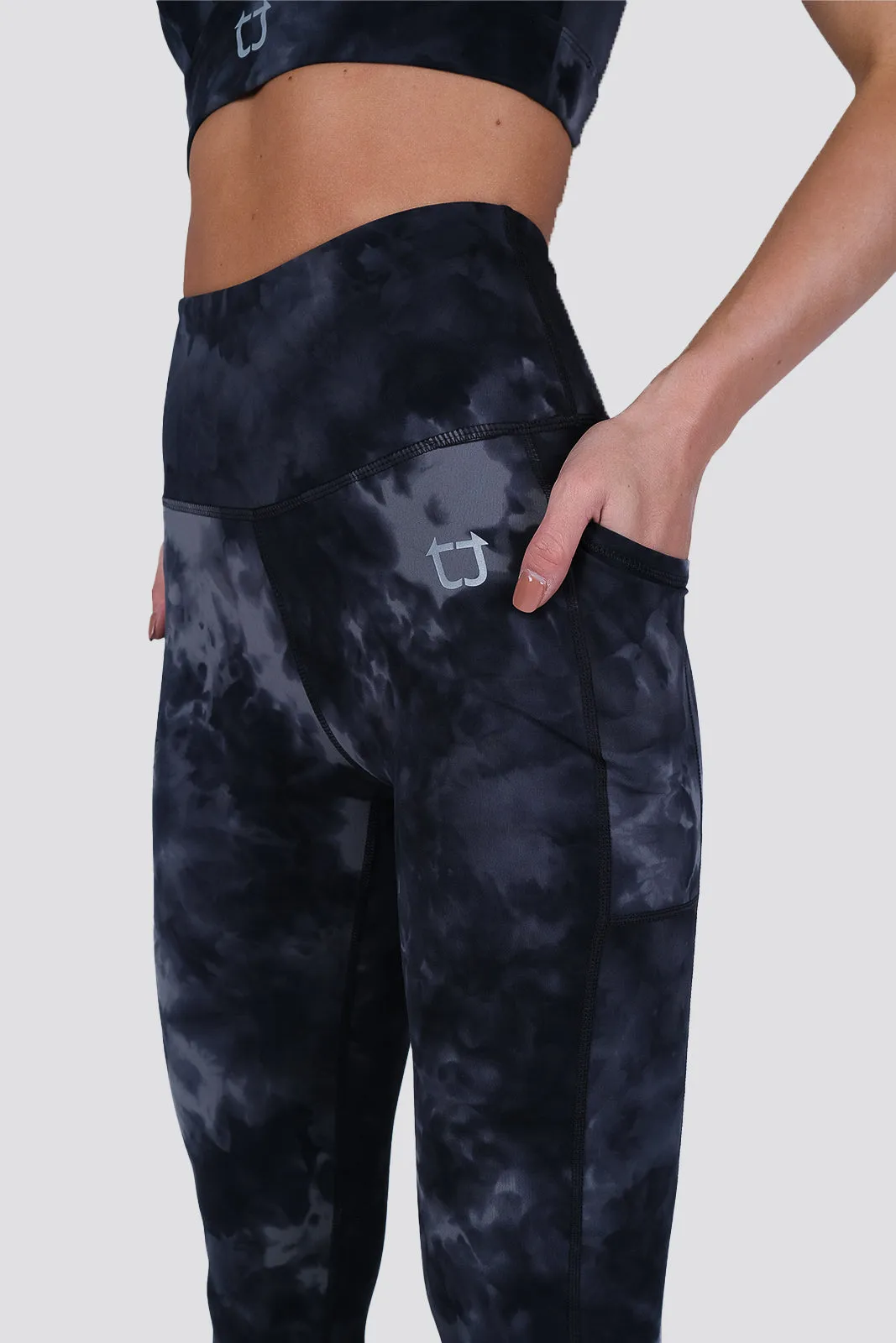 Aloha 7/8 Highwaisted Leggings - Black sold by TWOTAGS product image thumbnail 2