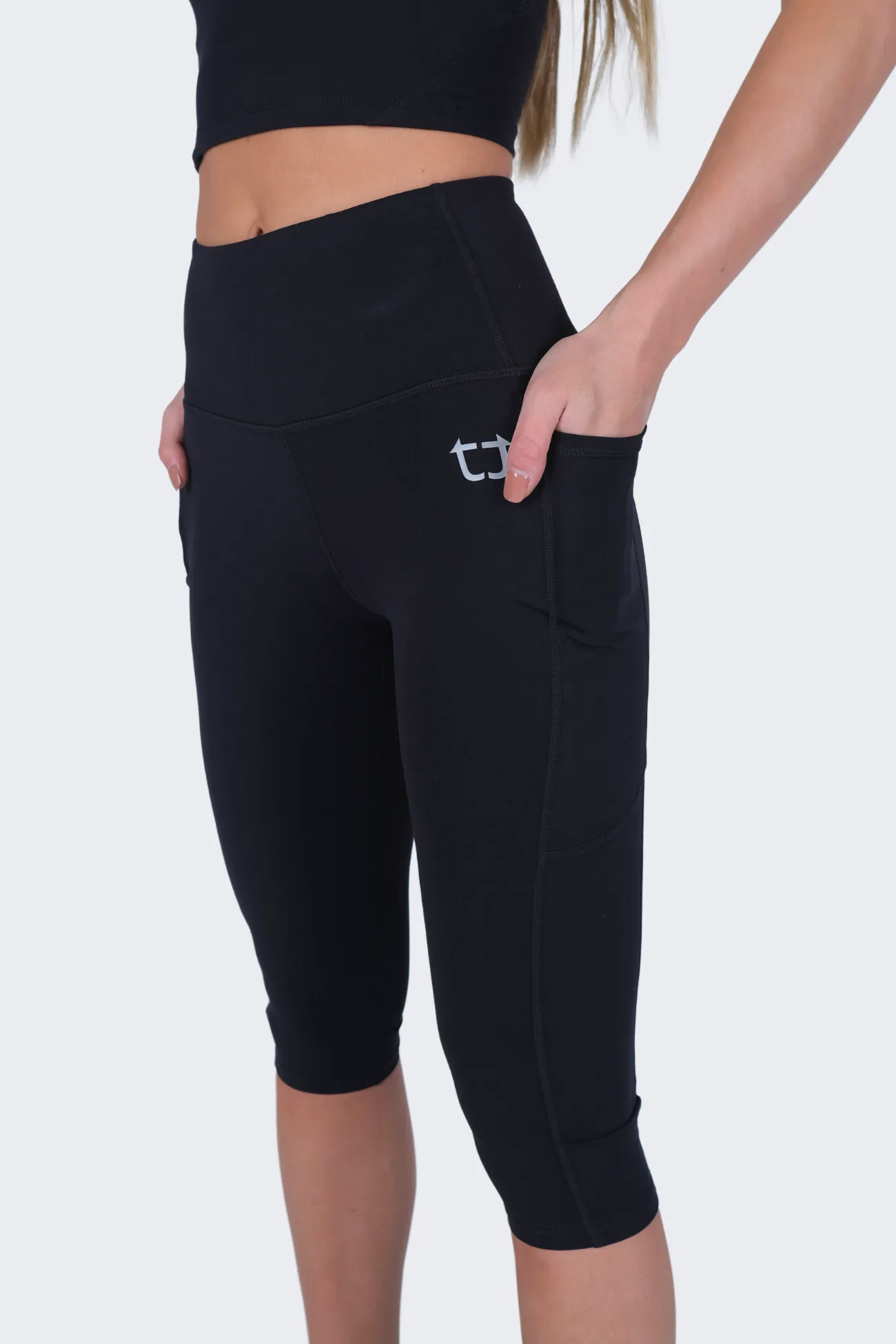 Ardor 3/4 Highwaisted Leggings - Black sold by TWOTAGS product image thumbnail 4