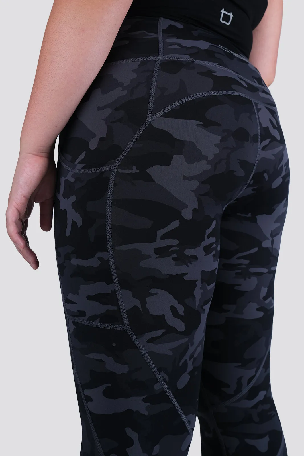 Camo 7/8 Highwaisted Leggings - Black sold by TWOTAGS product image thumbnail 4