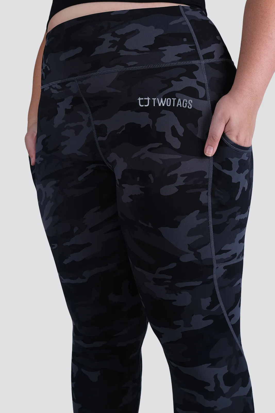Camo 7/8 Highwaisted Leggings - Black sold by TWOTAGS product image thumbnail 5