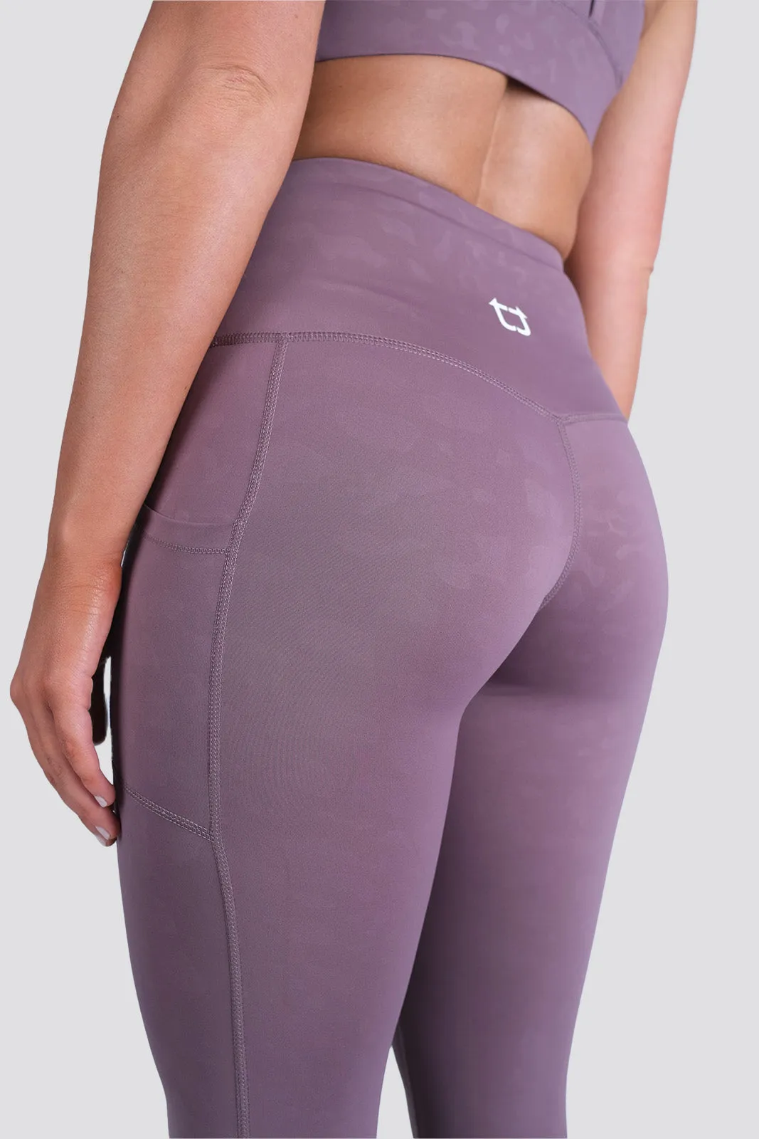 Knurling Leopard 7/8 Highwaisted Leggings - Lilac sold by TWOTAGS product image thumbnail 5