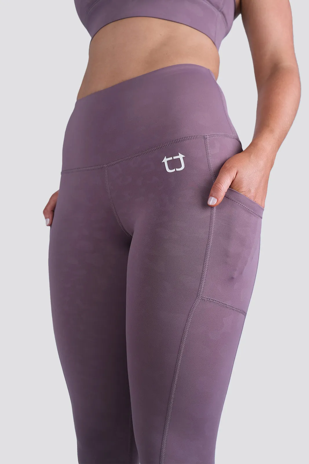 Knurling Leopard 7/8 Highwaisted Leggings - Lilac sold by TWOTAGS product image thumbnail 4