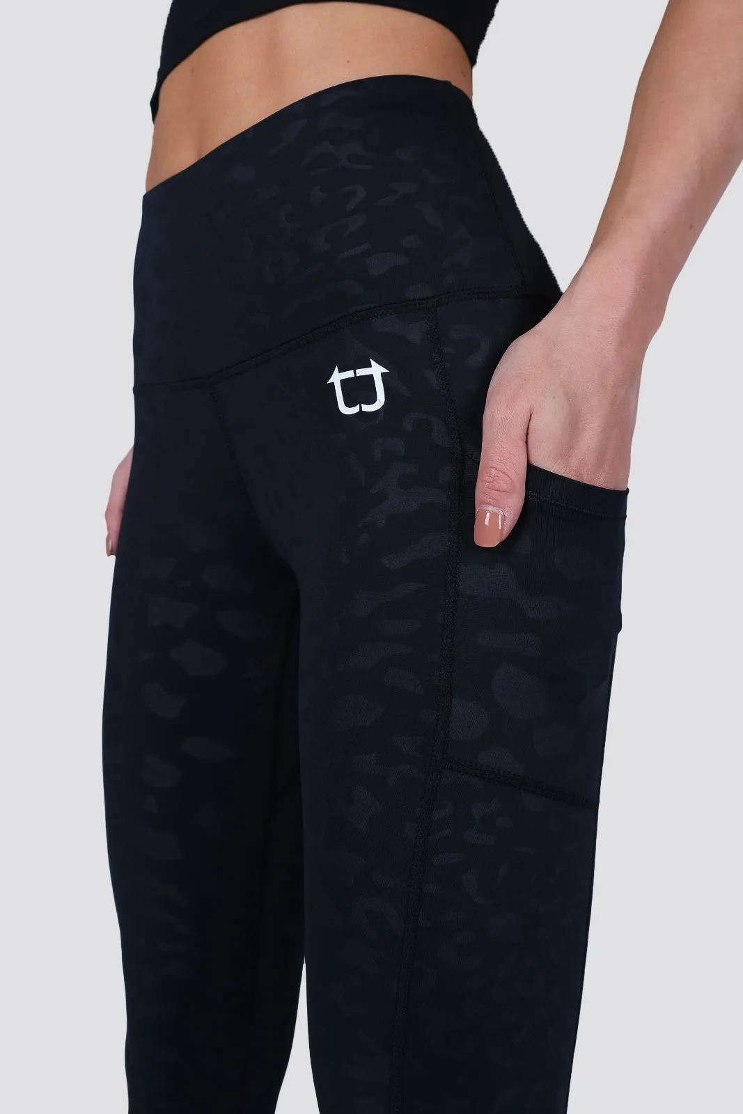 Knurling Leopard 7/8 Highwaisted Leggings - Black sold by TWOTAGS product image thumbnail 2