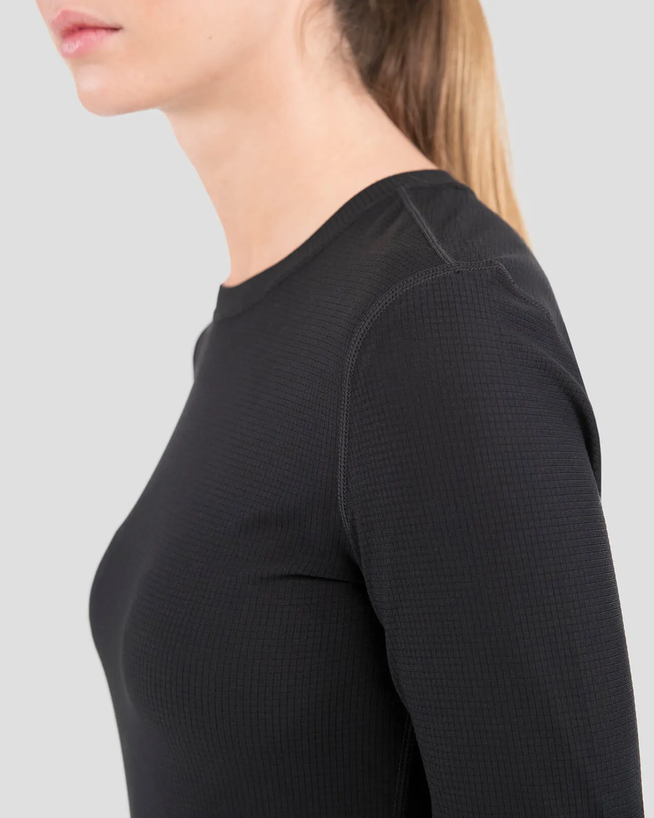 1.0 Women's Transport® Lightweight Performance Thermal Crew Shirt sold by Terramar product image thumbnail 4