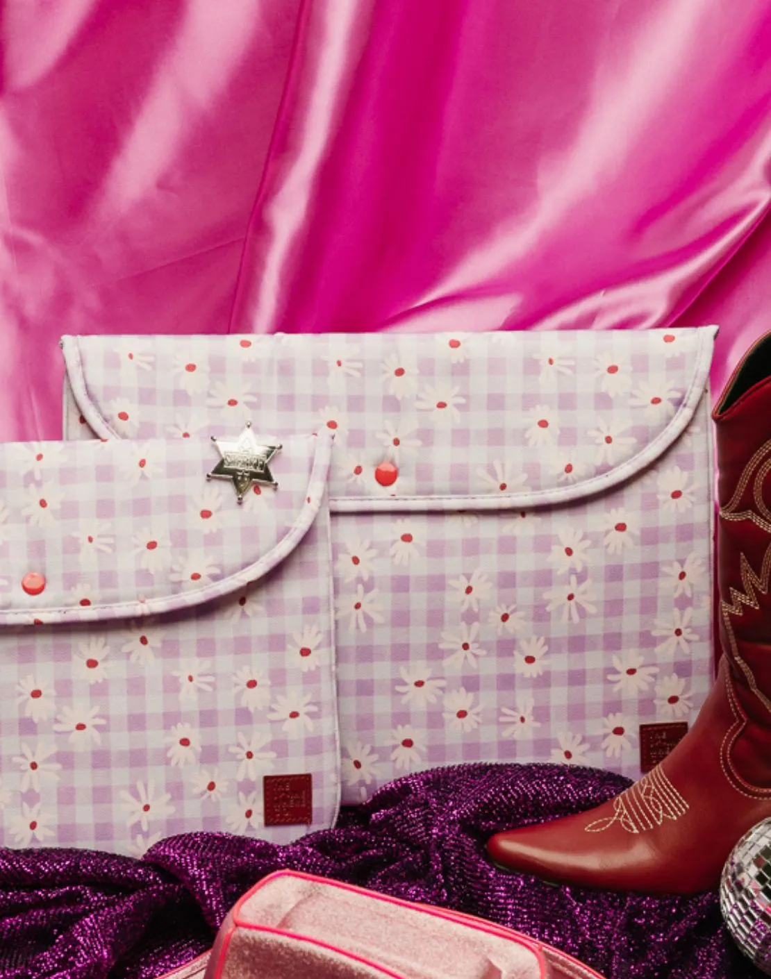 Daisy Fields 16-Inch Laptop Case sold by The Somewhere Co. product image thumbnail 2