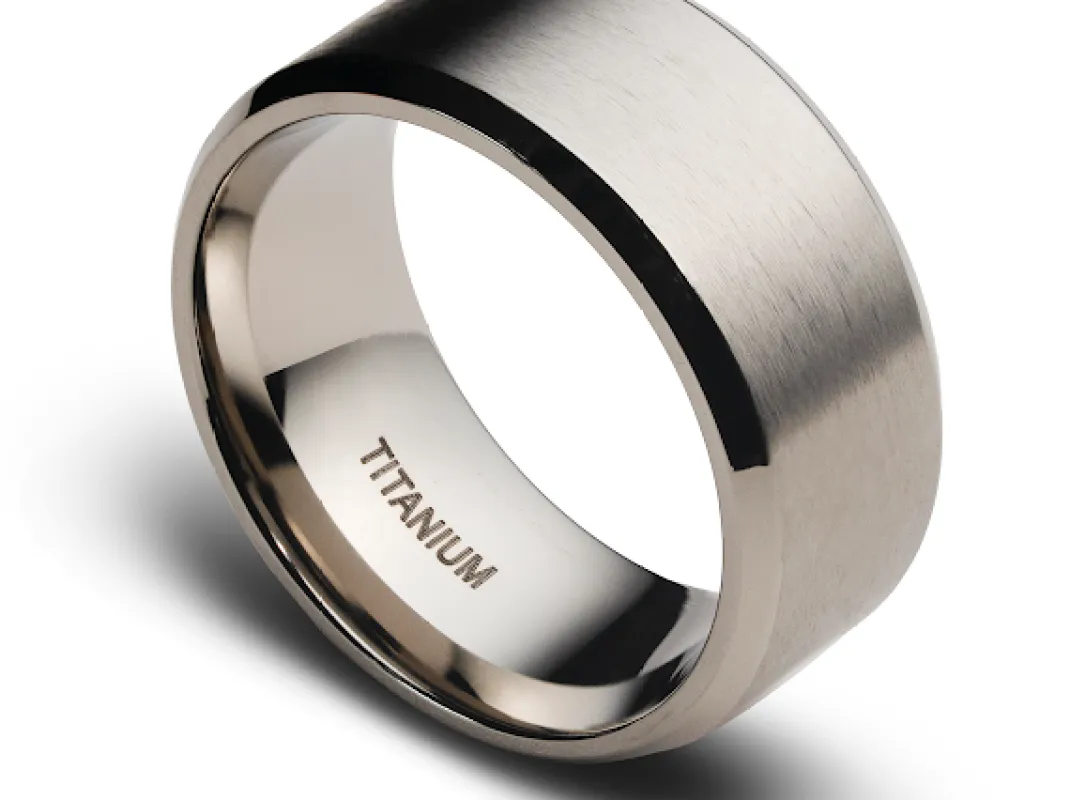 The “Colossus” Ring sold by Vintage Gentlemen
