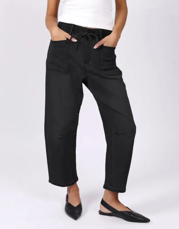Leo Barrel Jeans - Black sold by White & Co