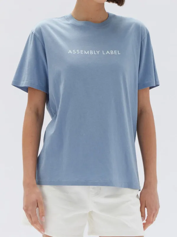 ASSEMBLY LABEL EVERYDAY ORGANIC LOGO TEE made by Yeltuor
