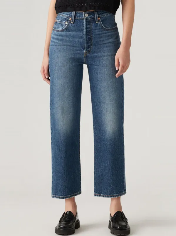 LEVI'S RIBCAGE STRAIGHT ANKLE sold by Yeltuor