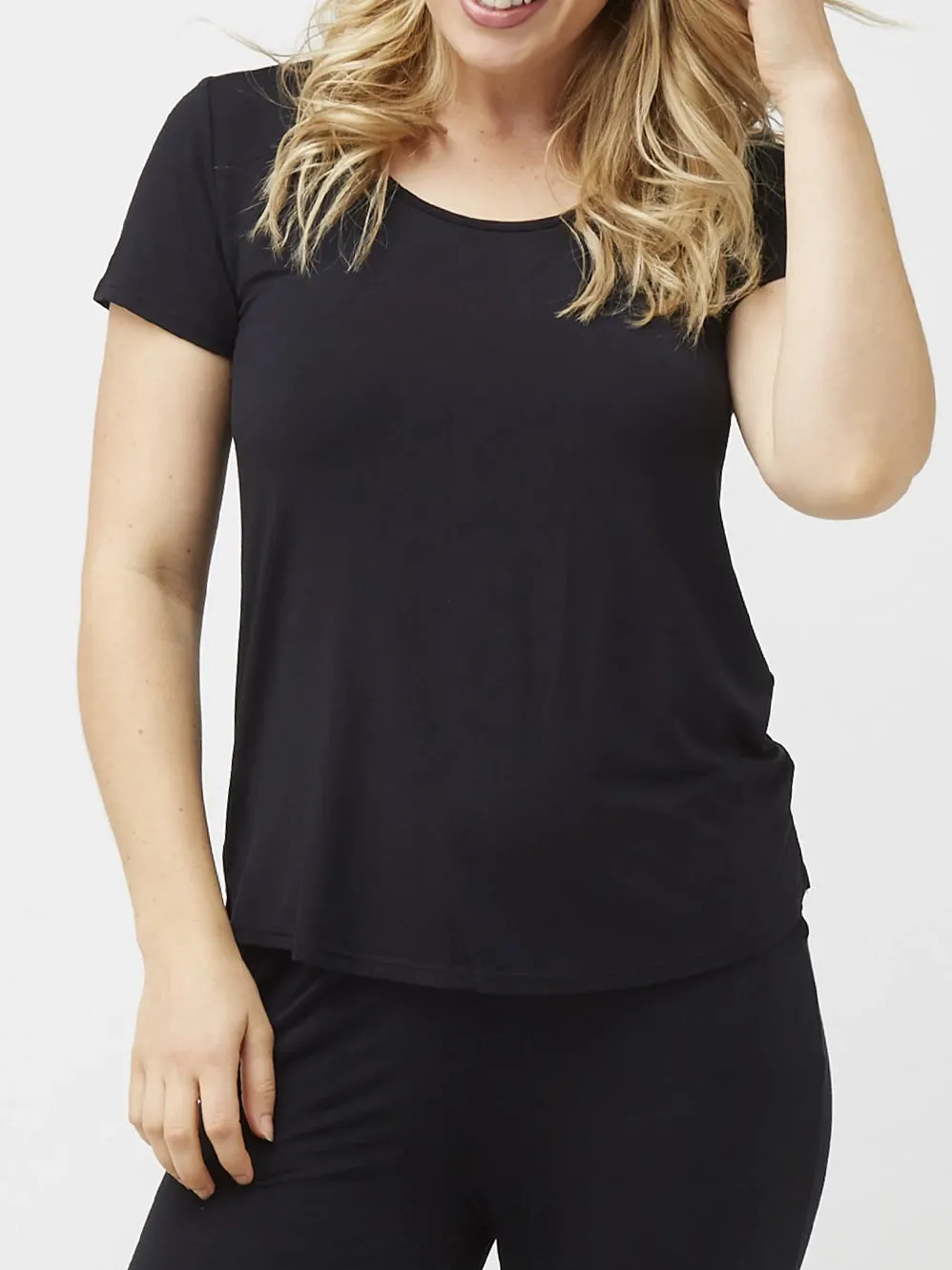 TANI RESORT TEE sold by Yeltuor