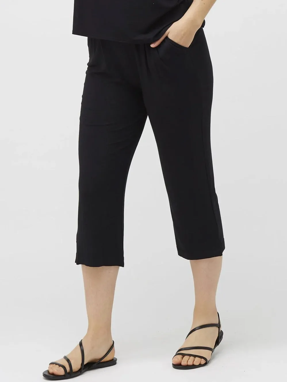 TANI BREEZE CAPRI PANT sold by Yeltuor
