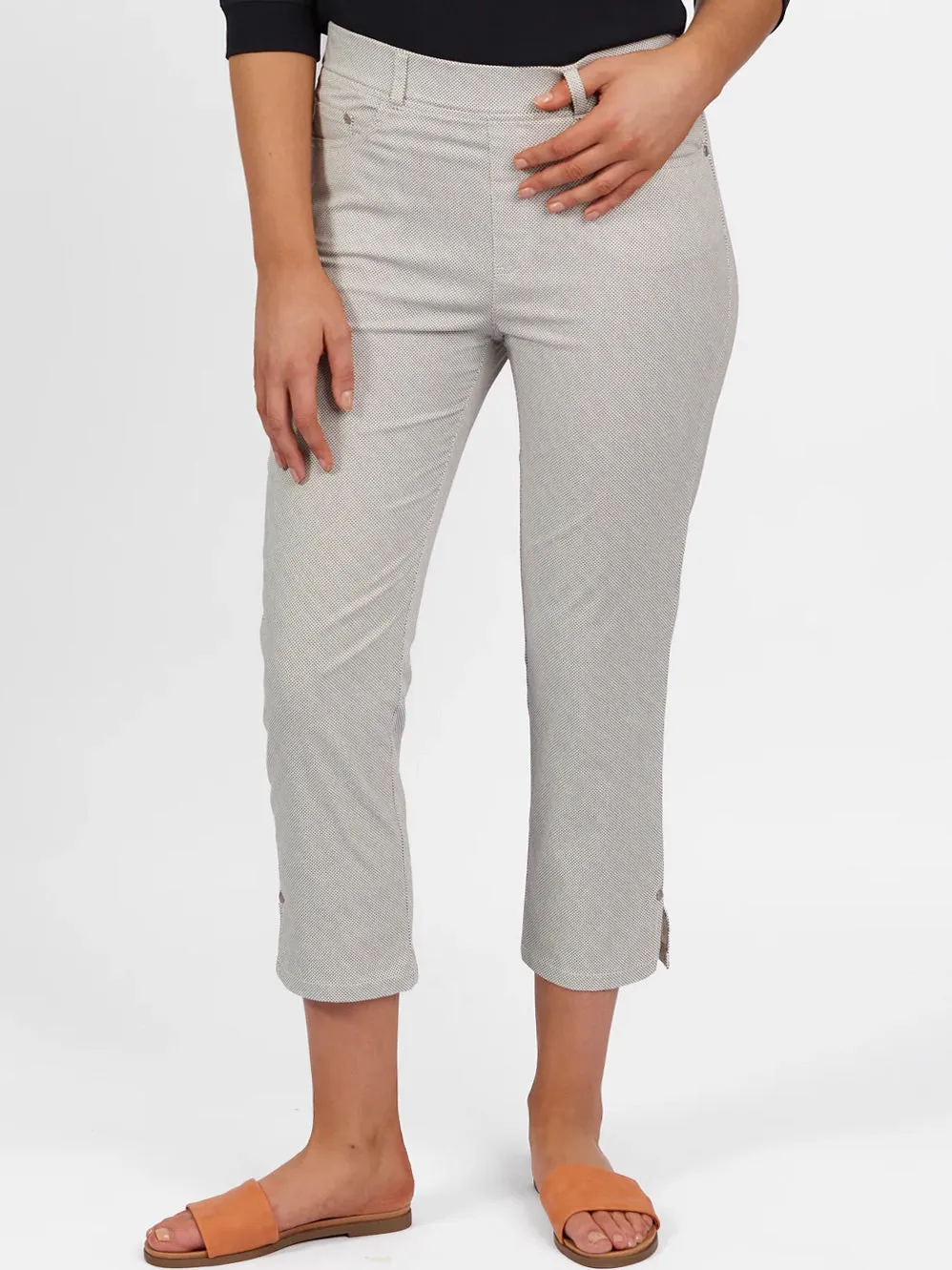 VASSALLI SLIM LEG 7/8TH PULL ON PANT sold by Yeltuor