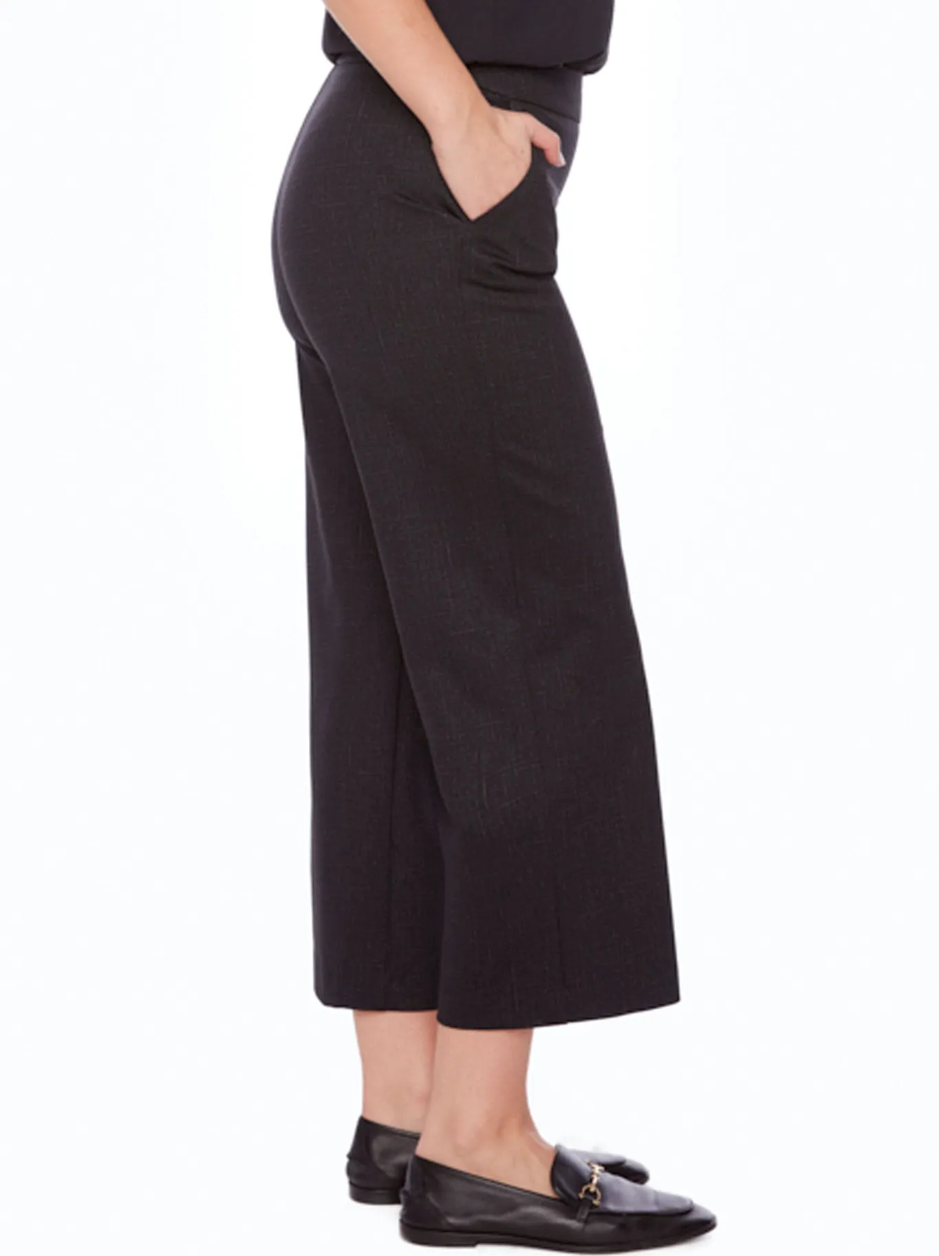 UP! 26" HOVE BLACK PONTE GAUCHO PANT sold by Yeltuor product image thumbnail 2