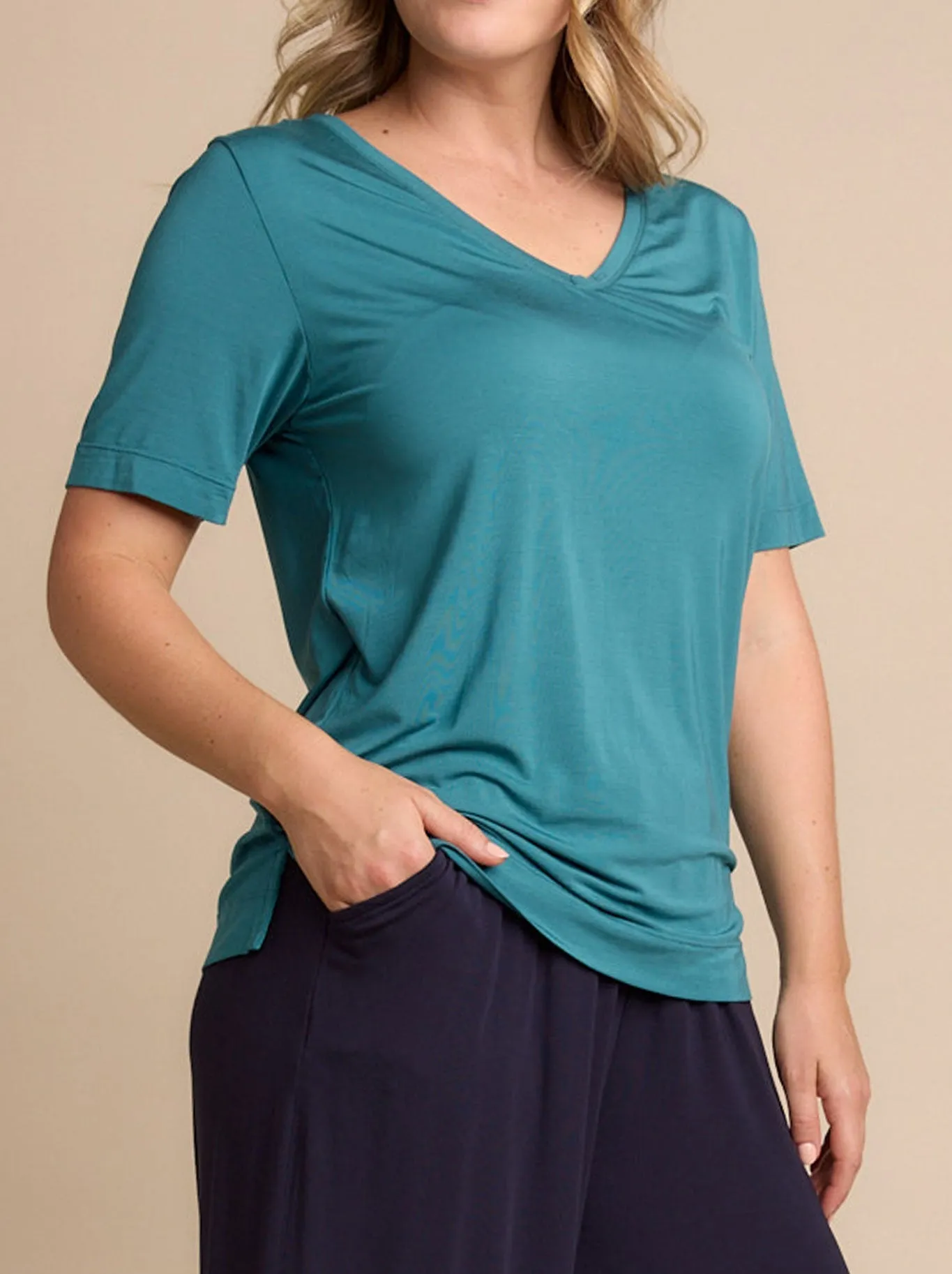 TANI ELLA V NECK TEE sold by Yeltuor product image thumbnail 5