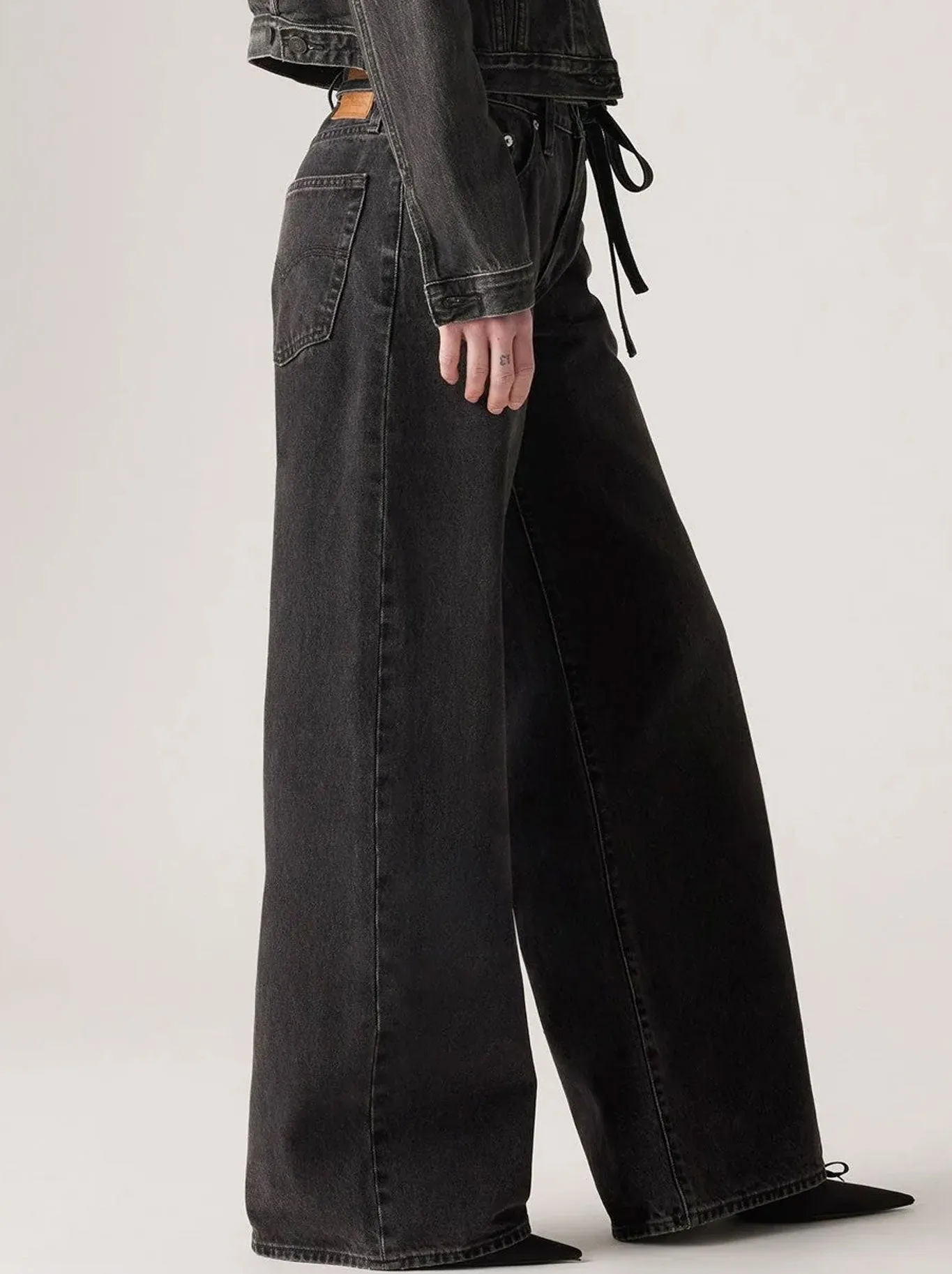 LEVI'S XL STRAIGHT JEAN sold by Yeltuor product image thumbnail 3