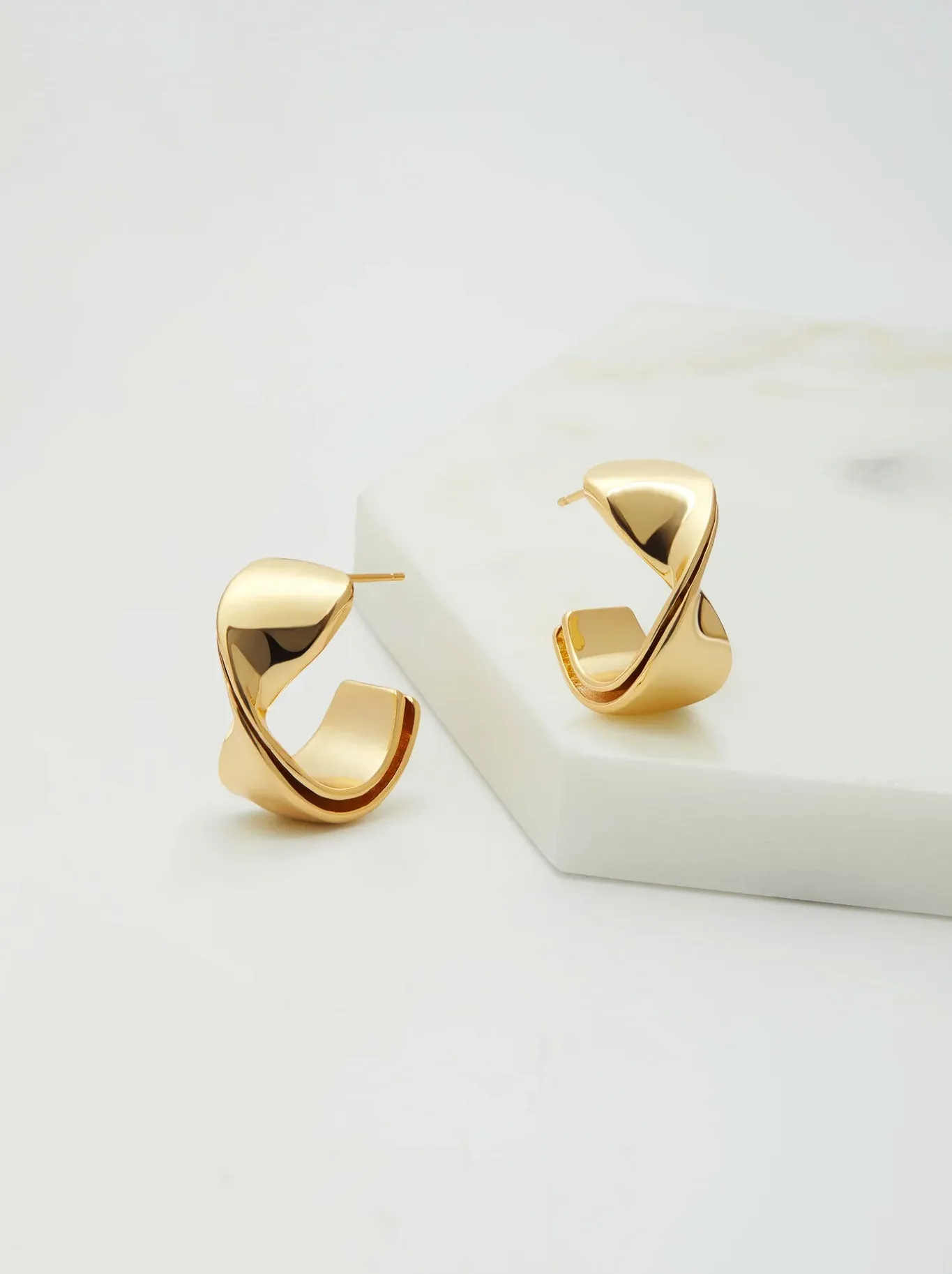 ZAFINO MARNIE HOOP sold by Yeltuor