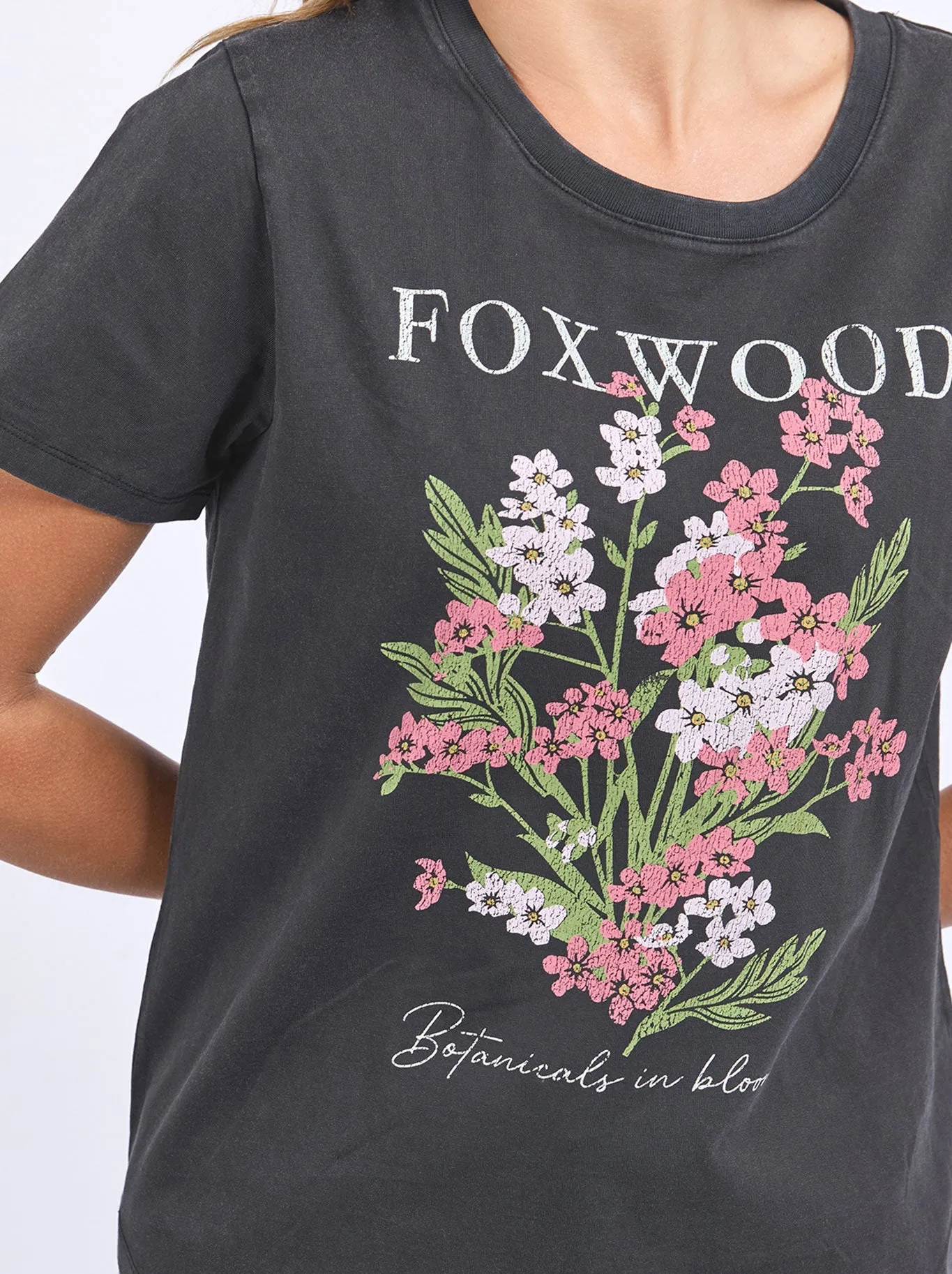 FOXWOOD FLOWERS TEE sold by Yeltuor product image thumbnail 3