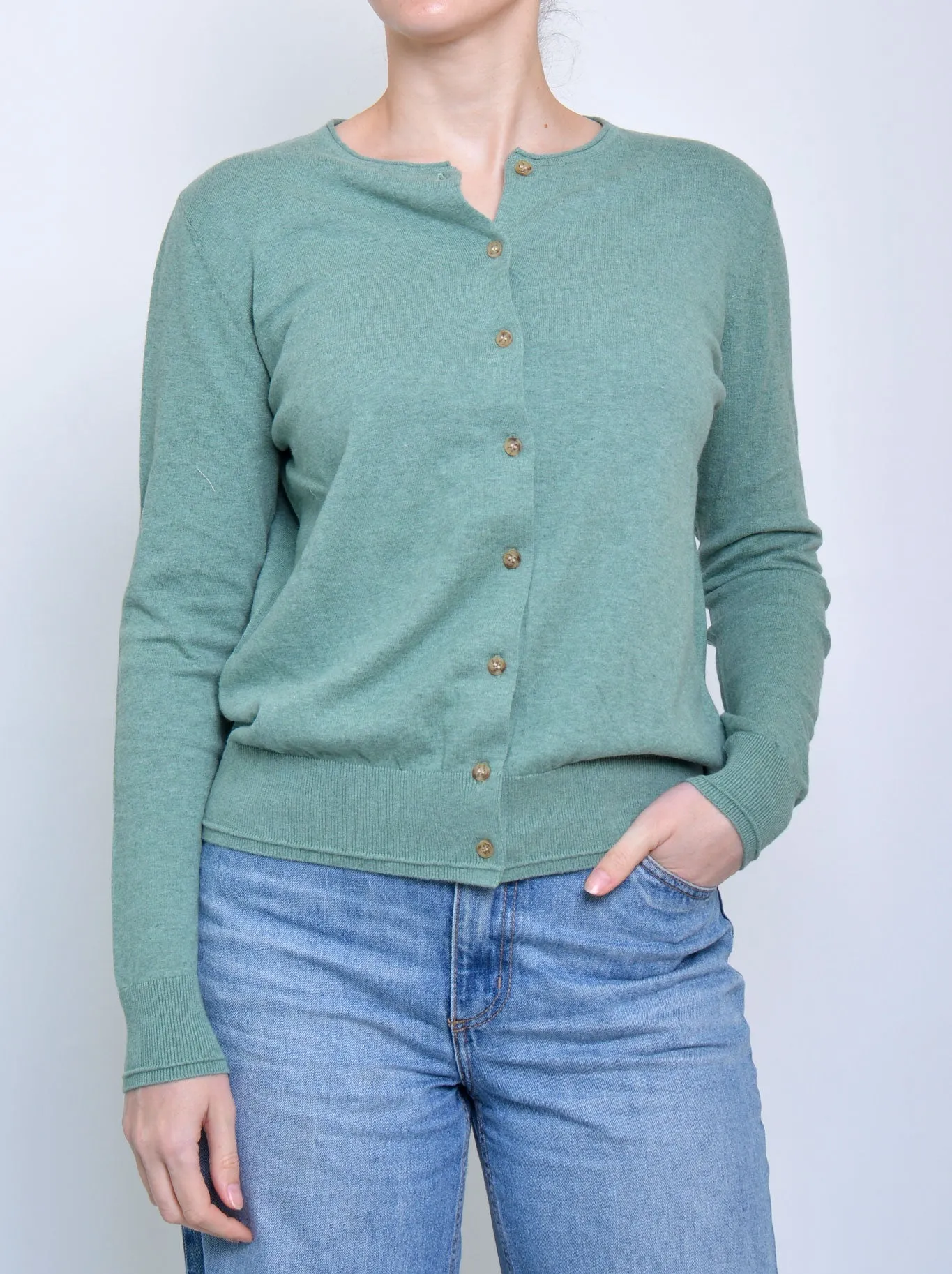 JAMES MELBOURNE PERFECT CARDI sold by Yeltuor