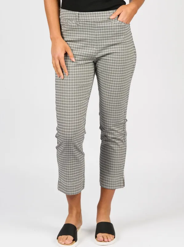 VASSLLI SLIM LEG 7/8 PULL ON PANT sold by Yeltuor
